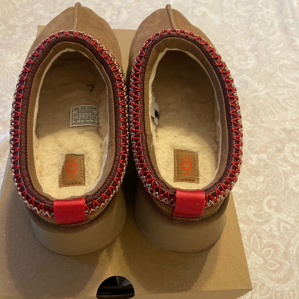 Ugg Slipper - image 3